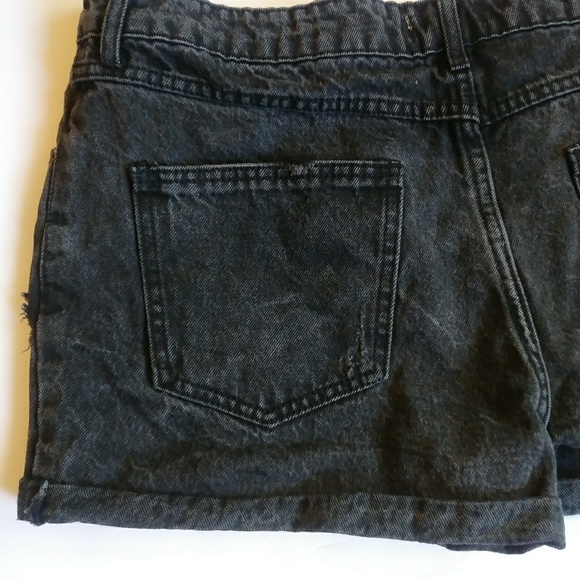 Forever 21 cut off faded black jean shorts - Picture 3 of 4